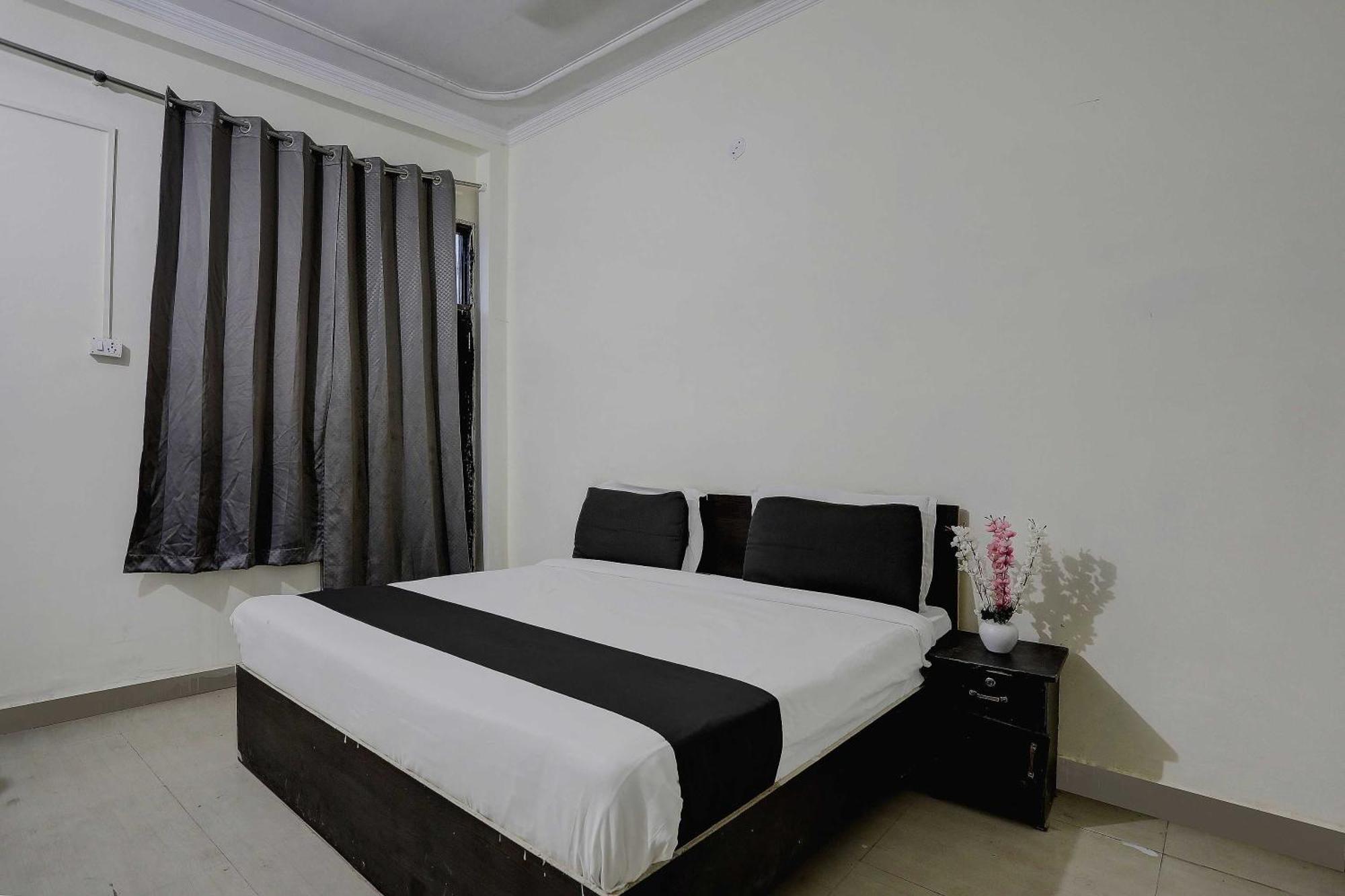 Hotel O Thirty Inns Noida Kültér fotó
