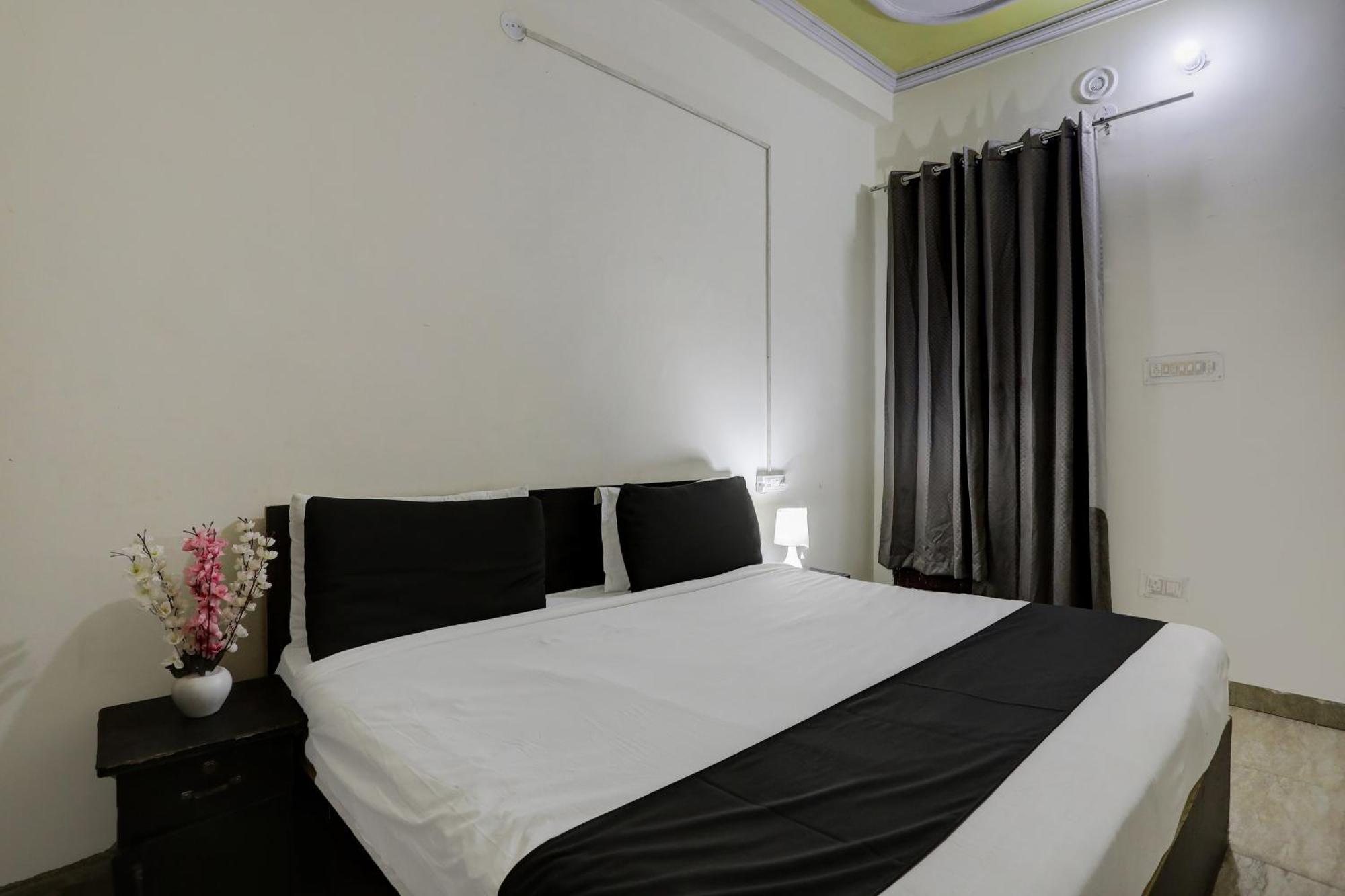 Hotel O Thirty Inns Noida Kültér fotó
