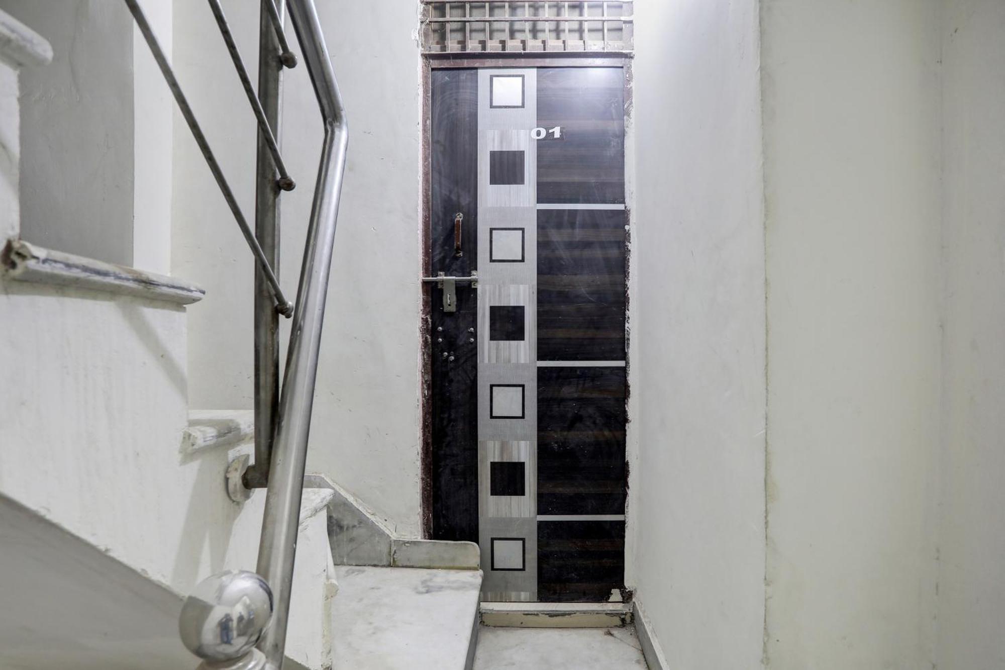 Hotel O Thirty Inns Noida Kültér fotó
