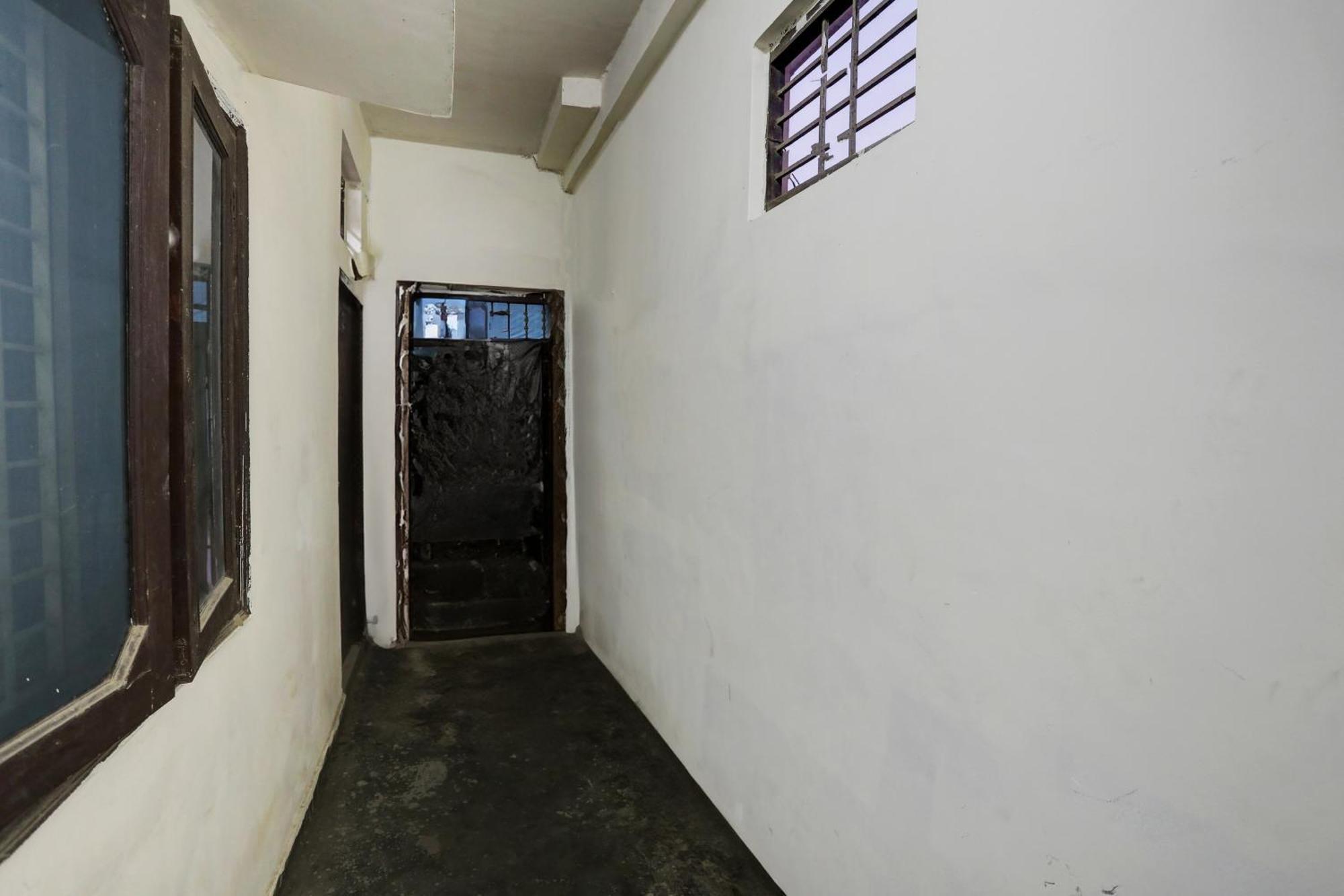 Hotel O Thirty Inns Noida Kültér fotó